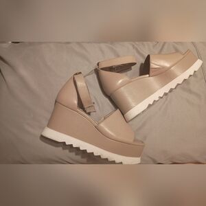 Gianni Bini Women's Tan Wedge Sandals